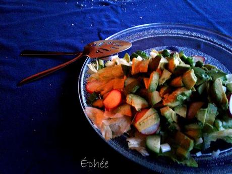 Crevettes végétales et salade avec vinaigrette au gingembre et au miso Crevettes végétales et salade avec vinaigrette au gingembre et au miso