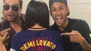 Neymar a un nouveau club et … une nouvelle petite amie ! (PHOTOS) Neymar a un nouveau club et … une nouvelle petite amie ! (PHOTOS)