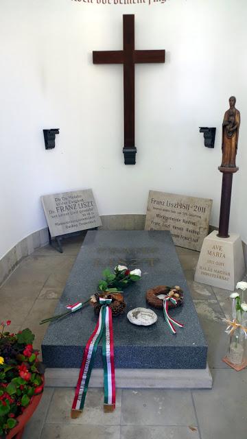 Hommage et recueillement au cimetière de Bayreuth