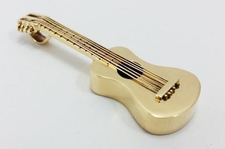 pendentif guitare classique bois en or