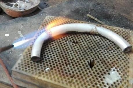 Création d'un bracelet torque en argent soudure bracelet torque argent