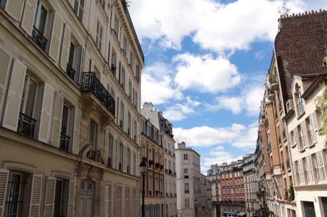Promenade vintage dans les rues de Montmartre