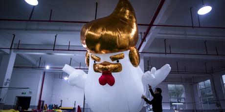 Un poulet gonflage à l’effigie de Donald Trump devant la Maison Blanche
