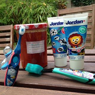 N'oubliez pas votre brosse à dents ! (cadeau inside) N'oubliez pas votre brosse à dents ! (cadeau inside)