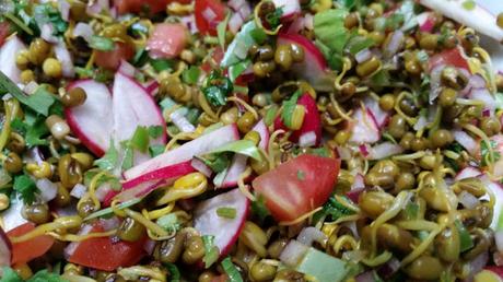 Salade de haricots mungos germés – Sprouted mung beans salad