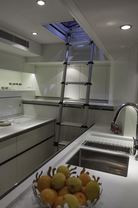 SUPERYACHT : CNB 76 SUPERYACHT : CNB 76