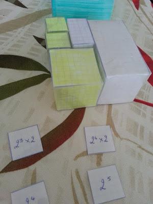 Nombres au carré, au cube, puissance avec les perles et le cube puissance 2 (Montessori)