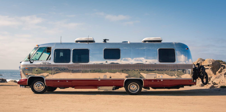 MOTEUR : Des costumes sur mesure dans un Airstream vintage