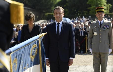 Emmanuel Macron commémore l'appel du 18 juin au Mont Valérien