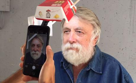 UNE LAMPE TORCHE, UNE SIMPLE BOÎTE A HAMBURGER ET UN IPHONE… POUR FAIRE DES PORTRAITS ! UNE LAMPE TORCHE, UNE SIMPLE BOÎTE A HAMBURGER ET UN IPHONE… POUR FAIRE DES PORTRAITS !