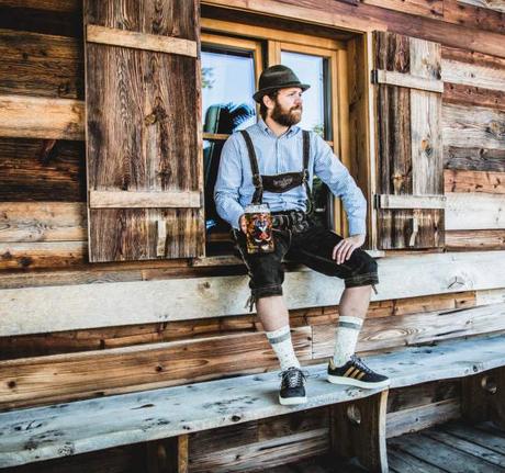 Oktoberfest : Adidas lance des baskets qui résistent à la bière renversée Oktoberfest : Adidas lance des baskets qui résistent à la bière renversée