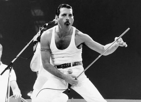 Le mimétisme de Rami Malek en Freddie Mercury est confondant