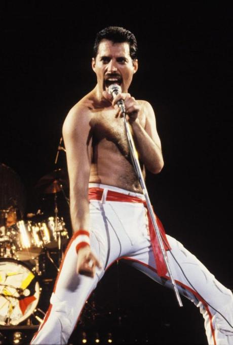 Le mimétisme de Rami Malek en Freddie Mercury est confondant