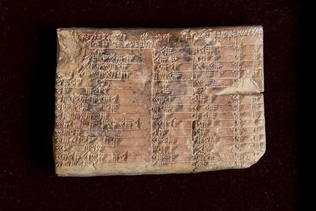 De la trigonométrie avancée sur une tablette d'argile babylonienne De la trigonométrie avancée sur une tablette d'argile babylonienne