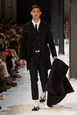 DEFILE MONCLER GAMME BLEU SS2018 DEFILE MONCLER GAMME BLEU SS2018