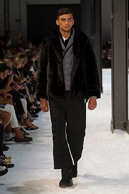 DEFILE MONCLER GAMME BLEU SS2018 DEFILE MONCLER GAMME BLEU SS2018