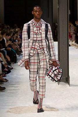 DEFILE MONCLER GAMME BLEU SS2018 DEFILE MONCLER GAMME BLEU SS2018