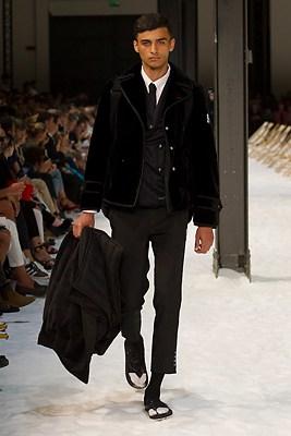 DEFILE MONCLER GAMME BLEU SS2018 DEFILE MONCLER GAMME BLEU SS2018