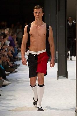 DEFILE MONCLER GAMME BLEU SS2018 DEFILE MONCLER GAMME BLEU SS2018