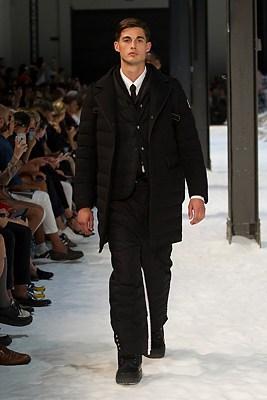 DEFILE MONCLER GAMME BLEU SS2018 DEFILE MONCLER GAMME BLEU SS2018