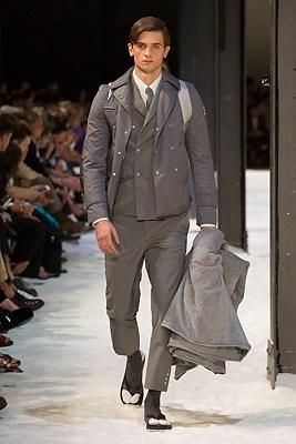 DEFILE MONCLER GAMME BLEU SS2018 DEFILE MONCLER GAMME BLEU SS2018