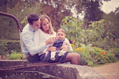 Séance photo de famille avec bébé en extérieur Rueil Malmaison