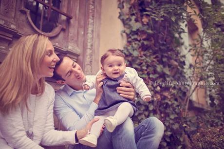 Séance photo de famille avec bébé en extérieur Rueil Malmaison