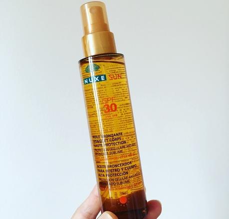 Dans mon panier de plage, il y a ... (CONCOURS TERMINE) Huile de bronzage Nuxe (c) D'une île à Paris