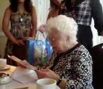 vidéo godemichet grand-mère anniversaire cadeau gode