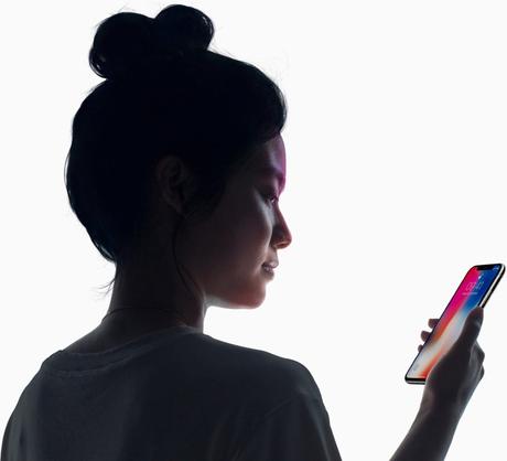 face id iphone x femme 1024x931 - iPhone de 2018 : tous les modèles devraient embarquer Face ID