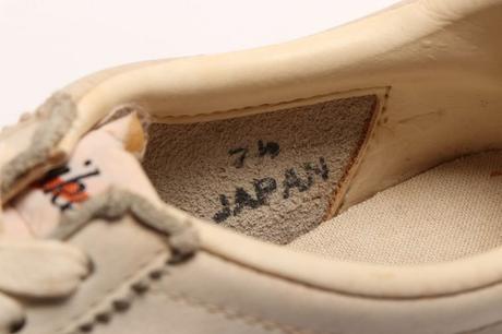 Une paire de Nike aux trois bandes mise en vente sur Ebay Nike aux trois bandes