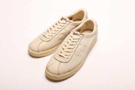 Une paire de Nike aux trois bandes mise en vente sur Ebay Nike aux trois bandes