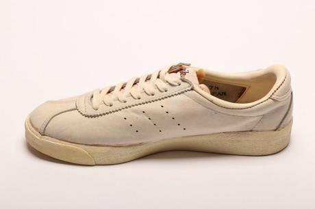 Une paire de Nike aux trois bandes mise en vente sur Ebay Nike aux trois bandes