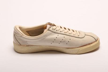 Une paire de Nike aux trois bandes mise en vente sur Ebay Nike aux trois bandes