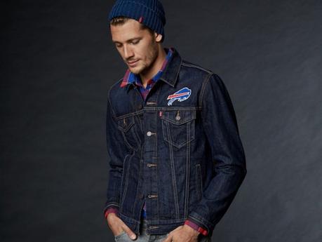 Peut-on se permettre le denim aux couleurs de son équipe préférée? levis-nfl-denim-trucker-jacket