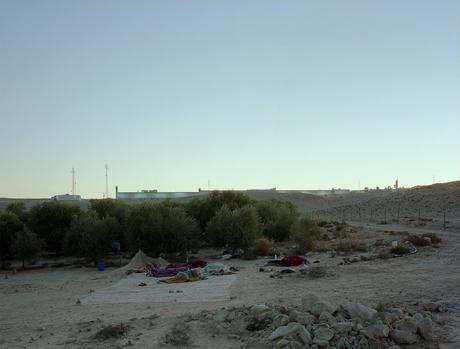 © Jeff Wall. jeff wall, photography, staged photography, cinematographic photography, canada, photographe canadien, landscape