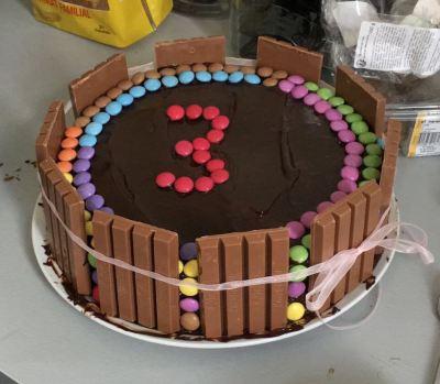 Utilisez des Smarties pour décorer vos gâteaux Gâteaux d'anniversaire
