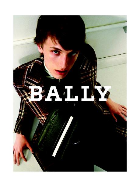TAYLOR HILL NOUVEAU VISAGE pour l’AUTOMNE HIVER 2017-2018 de BALLY TAYLOR HILL NOUVEAU VISAGE pour l’AUTOMNE HIVER 2017-2018 de BALLY