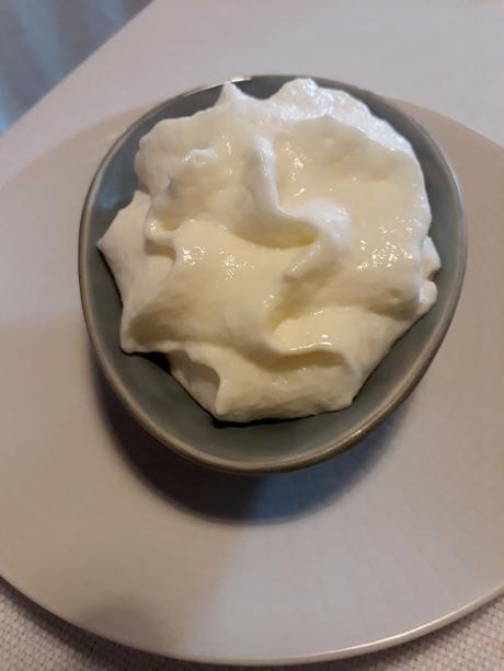 Au Plaisir Ambré à Briançon (05) Chantilly aux amandes © Gourmets&co