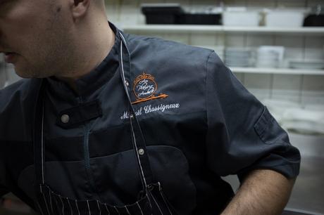 Le chef.Mickaël Chassigneux en cuisine jpg Le chef.Mickaël Chassigneux en cuisine jpg