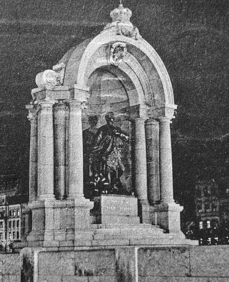 Le monument à Louis II sur le pont Cornelius. Vue nocturne. Cornelius Brücke by night.