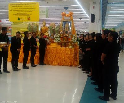 Udon-Thani, cérémonie d' Ok Phansa au Big C