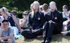 Un mystérieux couple sans visage intrigue les Britanniques visage 1