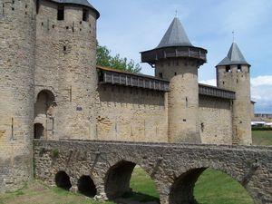 Carcassonne_pont_du_chateau_comtal