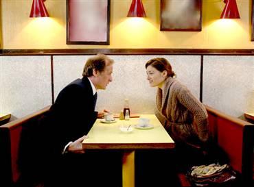Rencontre au Sommet/ The girl in the café