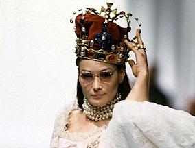 Banana republic n'a plus le moral (encore?) carla_queen_foldingue.png