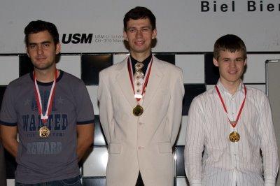 le podium du festival international d'échecs de Bienne: 1er Alekseev 2ème Dominguez 3ème Carlsen  - photo site officiel