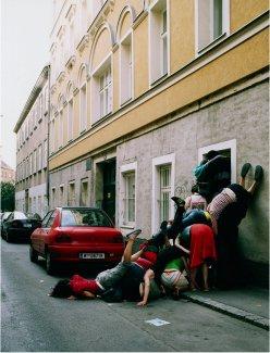 bodies in urban spaces, Willi Dorner