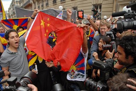 Manifestation en faveur du Tibet le jour de l'ouverture des JO