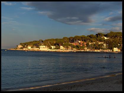 De retour parmi les blogueurs. Mais un peu seulement. De retour parmi les blogueurs. Mais un peu seulement.